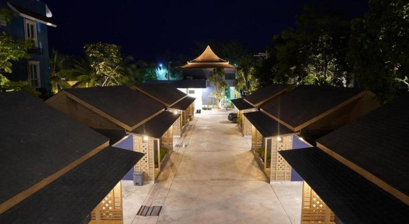 Phattrasom Villa Hua Hin Buitenkant foto